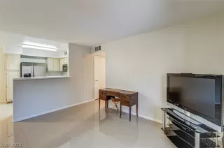 Photo #4: 2435188 Listing