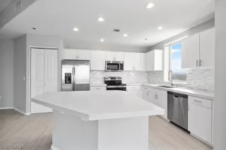 Photo #1: 2435253 Listing 