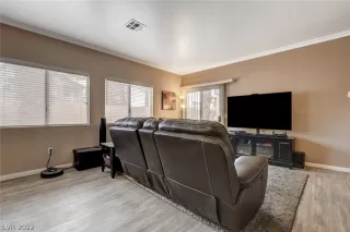 Photo #4: 2435270 Listing