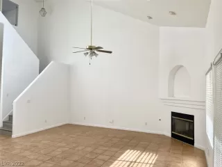 Photo #5: 2435289 Listing 