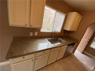 Photo #2: 2435305 Listing 