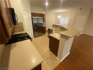 Photo #5: 2435337 Listing 