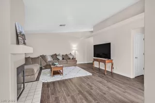 Photo #3: 2435409 Listing