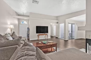 Photo #4: 2435409 Listing