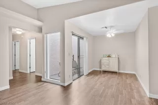 Photo #5: 2435409 Listing