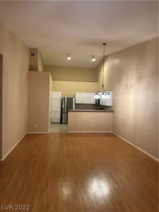 Photo #5: 2435450 Listing 