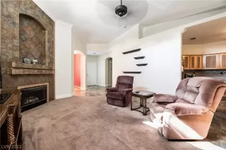 Photo #6: 2435510 Listing