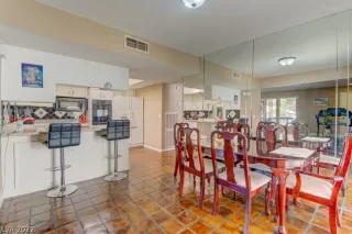 Photo #4: 2435578 Listing