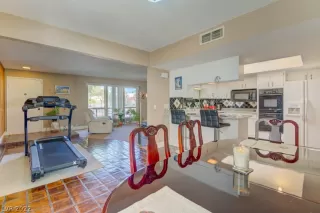 Photo #5: 2435578 Listing