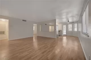 Photo #6: 2435598 Listing 