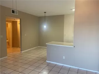 Photo #4: 2435607 Listing