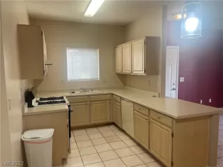 Photo #5: 2435607 Listing