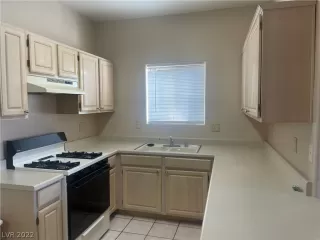 Photo #6: 2435607 Listing