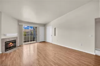 Photo #3: 2435669 Listing