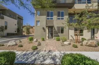 Photo #5: 2435712 Listing