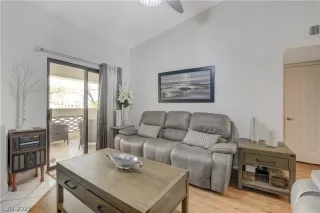 Photo #5: 2435713 Listing