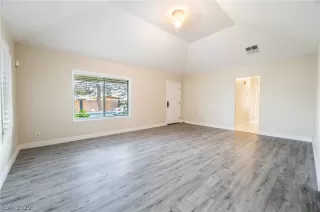 Photo #3: 2435827 Listing