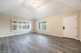 Photo #4: 2435827 Listing