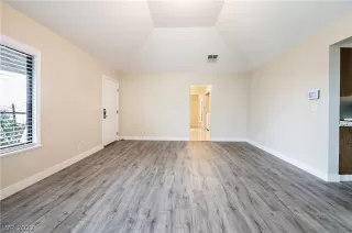 Photo #6: 2435827 Listing