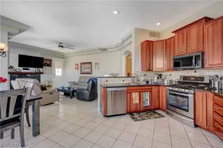 Photo #4: 2435844 Listing