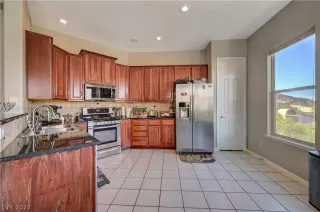 Photo #5: 2435844 Listing