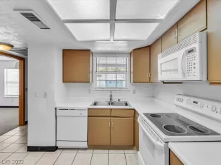 Photo #5: 2435851 Listing 