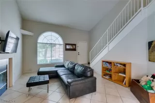 Photo #4: 2435872 Listing