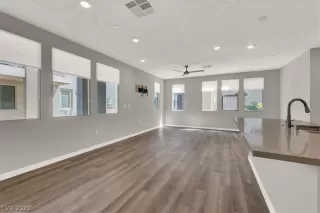 Photo #4: 2435882 Listing