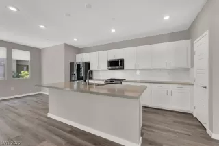 Photo #5: 2435882 Listing