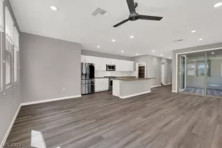 Photo #6: 2435882 Listing