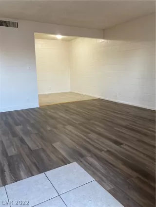 Photo #3: 2435932 Listing 