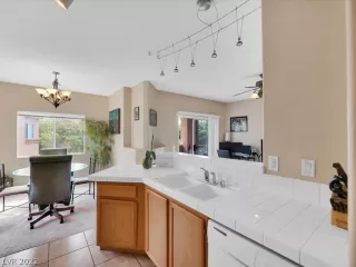 Photo #5: 2435962 Listing 