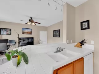 Photo #6: 2435962 Listing 