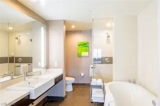 Photo #6: 2435963 Listing