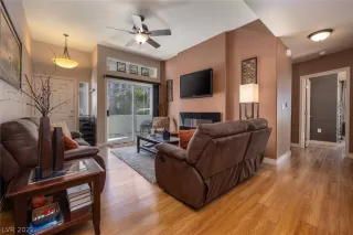 Photo #3: 2435986 Listing