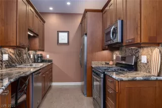 Photo #5: 2435986 Listing