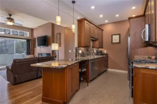 Photo #6: 2435986 Listing