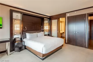 Photo #4: 2435997 Listing