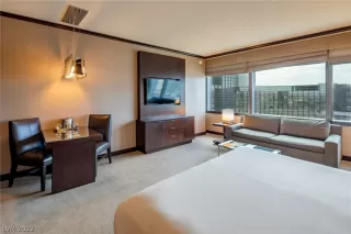 Photo #5: 2435997 Listing