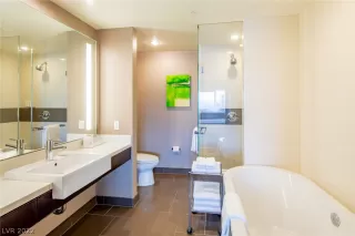 Photo #6: 2435997 Listing