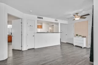 Photo #5: 2436013 Listing