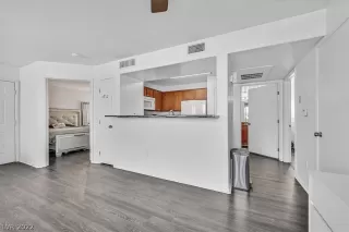 Photo #6: 2436013 Listing