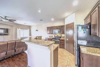 Photo #5: 2436014 Listing