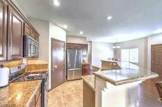 Photo #6: 2436014 Listing