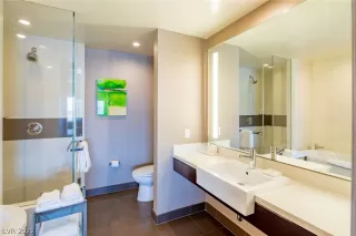 Photo #6: 2436016 Listing