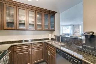 Photo #4: 2436110 Listing