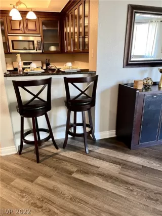 Photo #5: 2436110 Listing