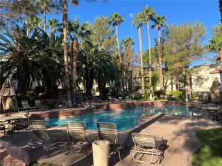 Photo #4: 2436133 Listing 