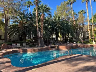 Photo #5: 2436133 Listing 