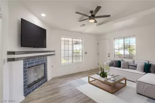 Photo #2: 2436153 Listing